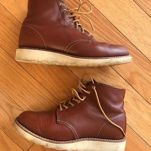 Women’s Red Wing Round Heritage Boots